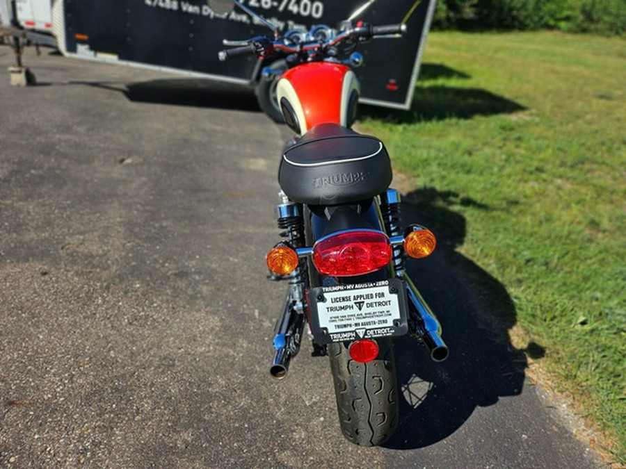 2018 Triumph Bonneville T100 New England White/ Intense Orange Black