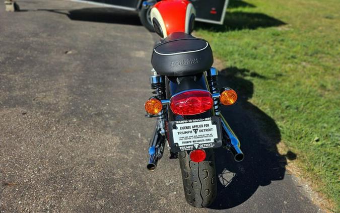 2018 Triumph Bonneville T100 New England White/ Intense Orange Black