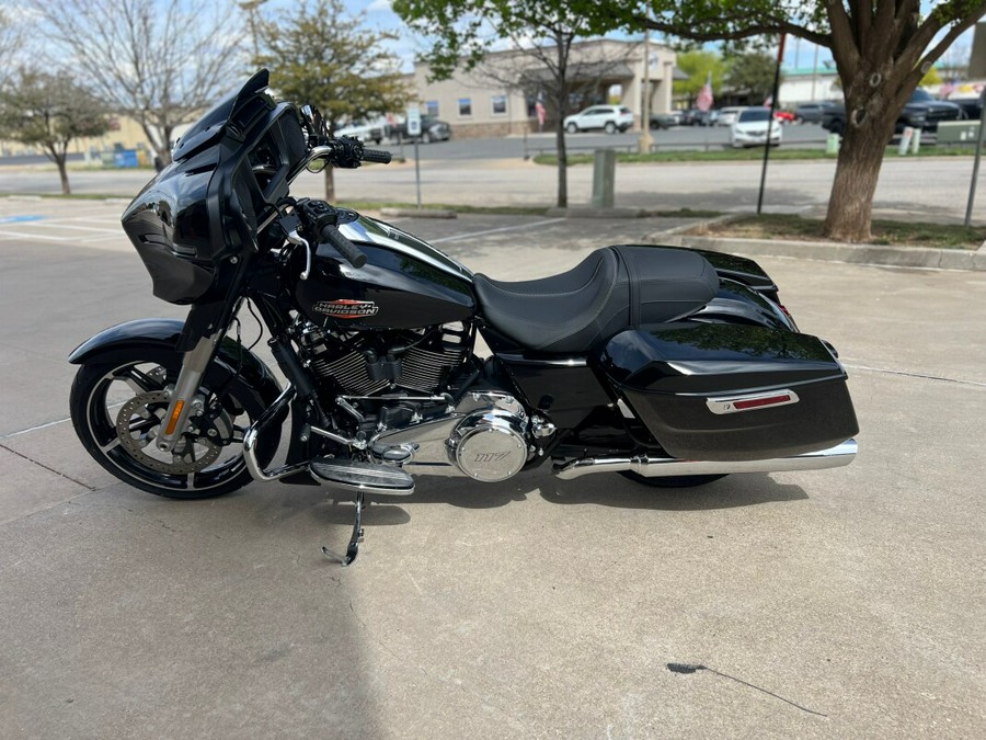 2024 Harley-Davidson® Street Glide® Black