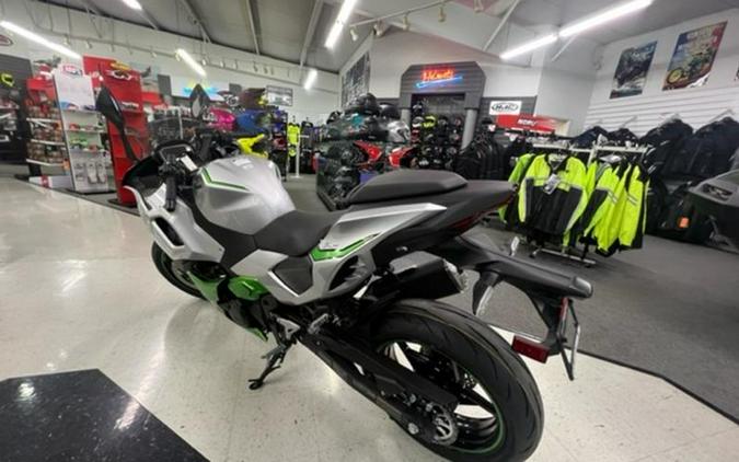 2024 Kawasaki Ninja® 7 Hybrid ABS