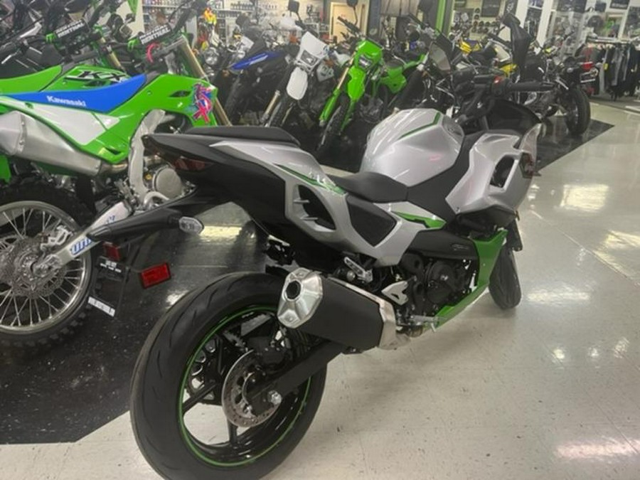 2024 Kawasaki Ninja® 7 Hybrid ABS