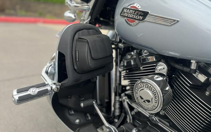 2023 Harley-Davidson® FLHTCUTG Tri Glide® Ultra Atlas Silver Metallic 857754