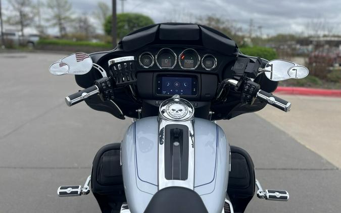 2023 Harley-Davidson® FLHTCUTG Tri Glide® Ultra Atlas Silver Metallic 857754