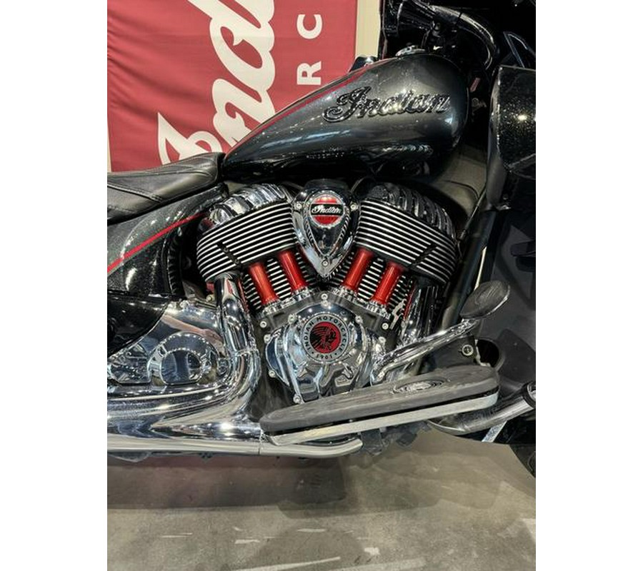 2020 Indian Motorcycle® Roadmaster® Elite Thunder Black Vivid Crystal Over Gunmetal Flake