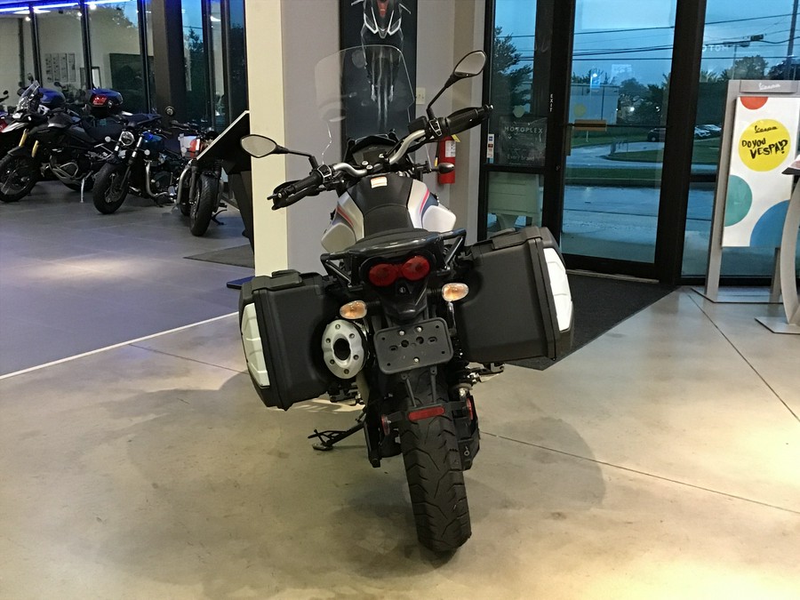 2022 Moto Guzzi V85 TT Travel