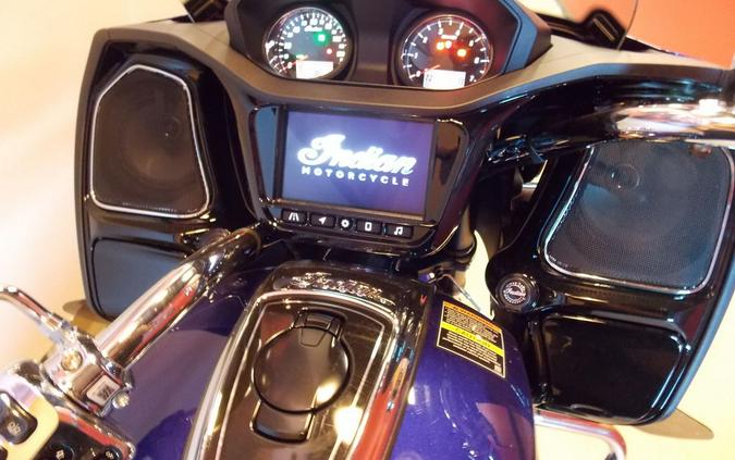 2023 Indian Motorcycle® Challenger® Limited Spirit Blue Metallic / Black Metallic