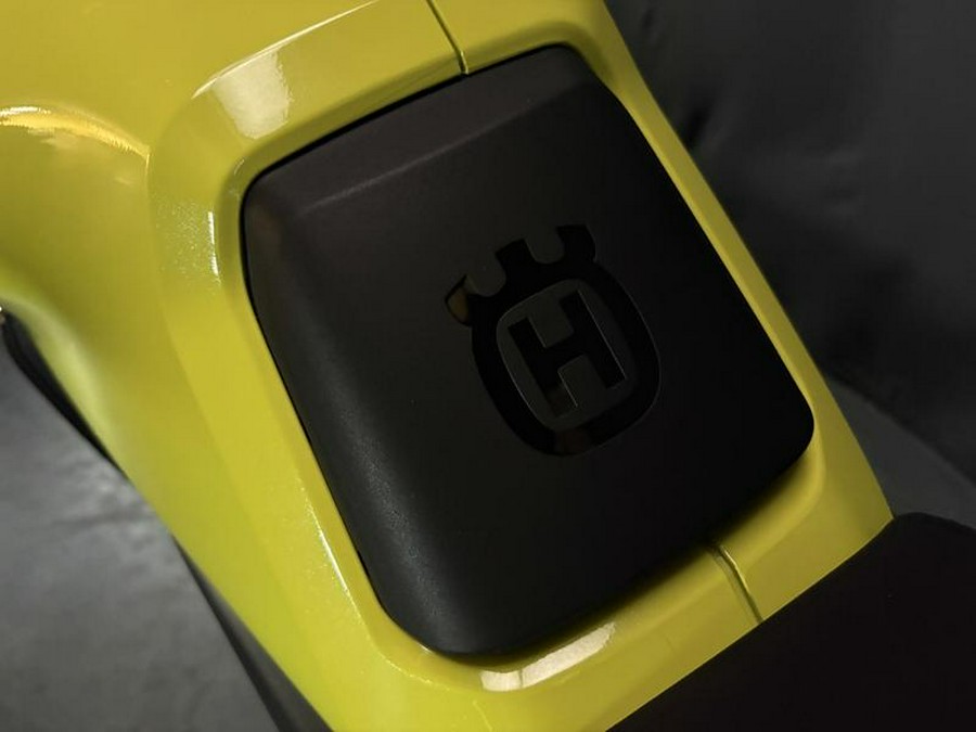 2026 Husqvarna® Vitpilen 801