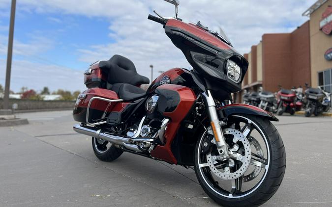 2025 Harley-Davidson® Street Glide® Ultra FLHXU Whiskey Fire / Vivid Black