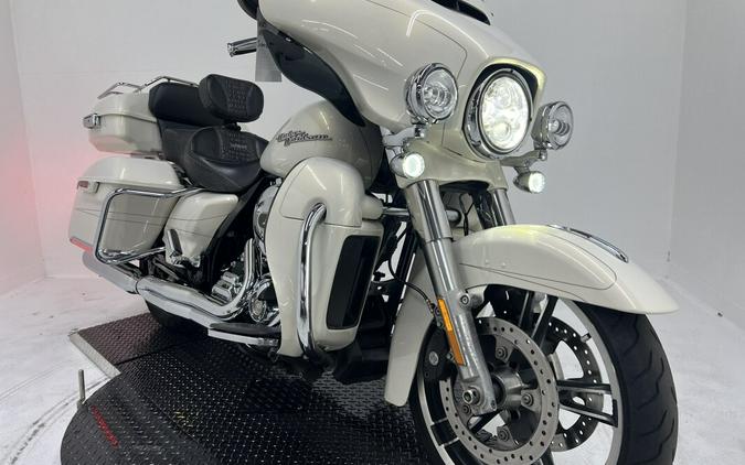 FLHXS 2015 Street Glide Special