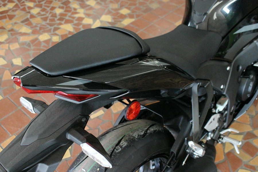 2026 Kawasaki Ninja ZX-10R ABS Metallic Matte Graphenesteel Gray/Metallic Spark Black - TA001920
