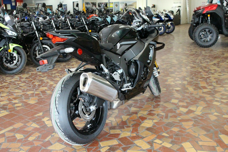 2026 Kawasaki Ninja ZX-10R ABS Metallic Matte Graphenesteel Gray/Metallic Spark Black - TA001920
