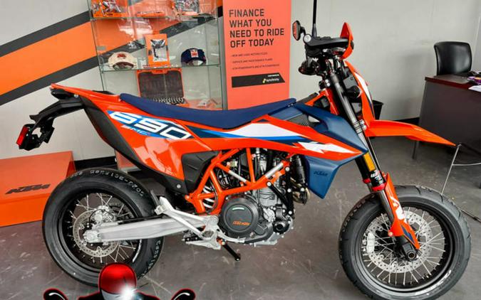 2024 KTM 690 SMC R