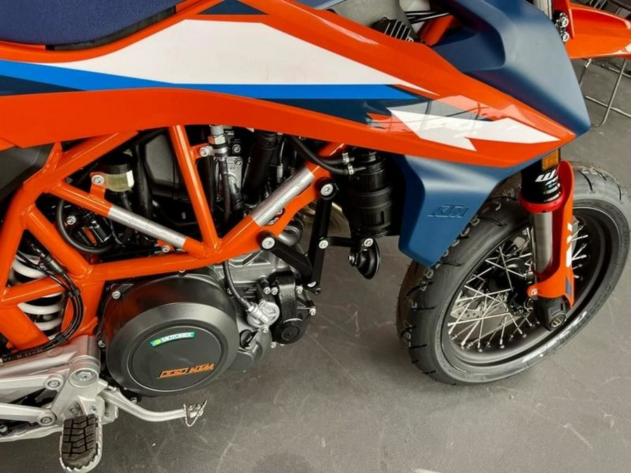 2024 KTM 690 SMC R