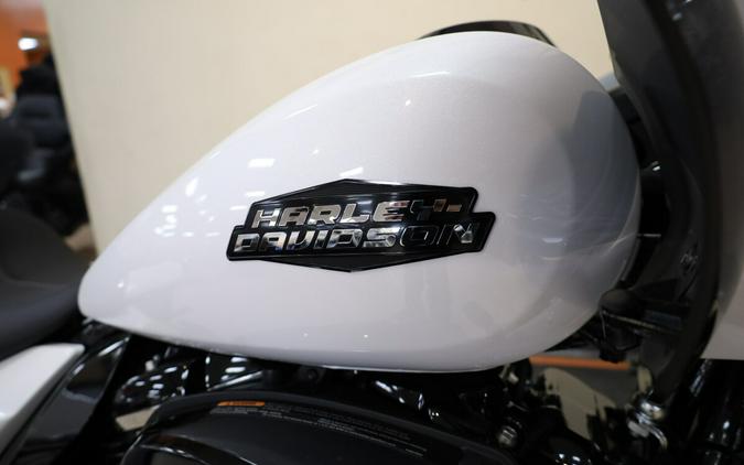 FLTRX 2024 Road Glide®