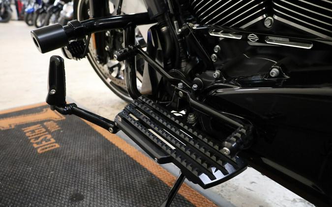 FLTRX 2024 Road Glide®