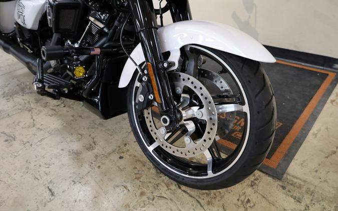 FLTRX 2024 Road Glide®