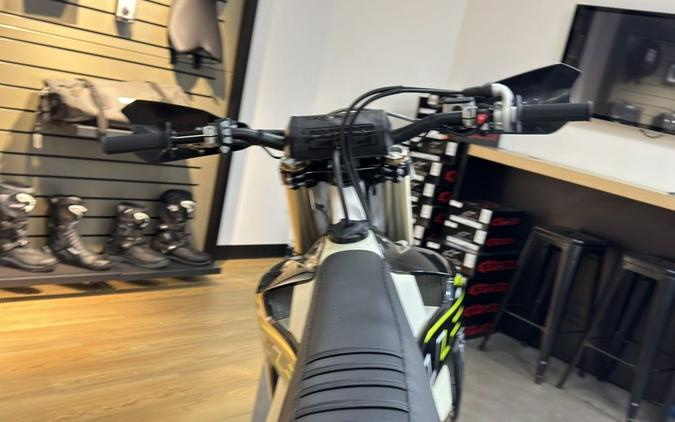 2026 Triumph TF 250-C Jet black/ Pure white