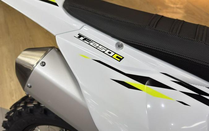 2026 Triumph TF 250-C Jet black/ Pure white
