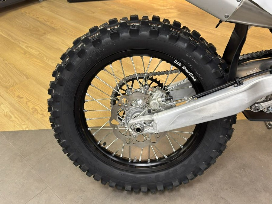 2026 Triumph TF 250-C Jet black/ Pure white