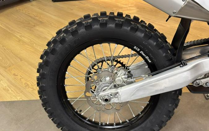 2026 Triumph TF 250-C Jet black/ Pure white