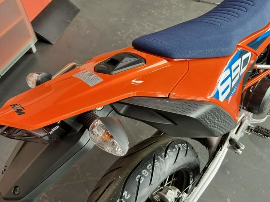 2024 KTM 690 SMC R