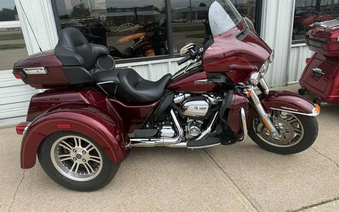 2017 Harley-Davidson FLHTCUTG - Tri Glide Ultra FLSTF - Fat Boy