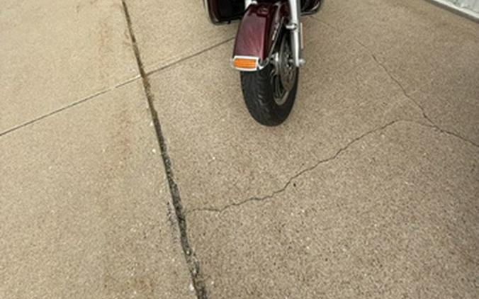 2017 Harley-Davidson FLHTCUTG - Tri Glide Ultra FLSTF - Fat Boy
