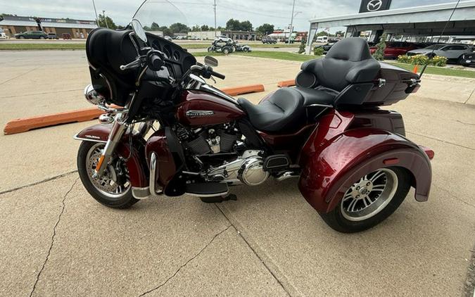 2017 Harley-Davidson FLHTCUTG - Tri Glide Ultra FLSTF - Fat Boy