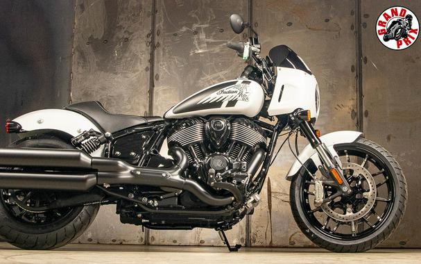 2024 Indian Motorcycle® Sport Chief Ghost White Metallic Smoke