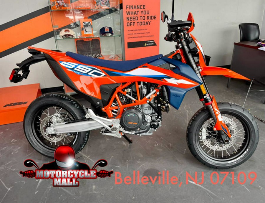 2024 KTM 690 SMC R