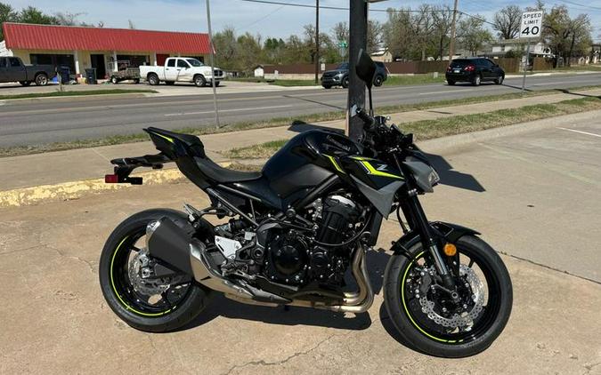 2024 Kawasaki Z900 ABS Metallic Spark Black/Metallic Matte Dark Gray