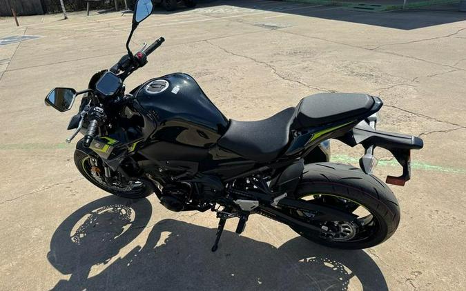 2024 Kawasaki Z900 ABS Metallic Spark Black/Metallic Matte Dark Gray