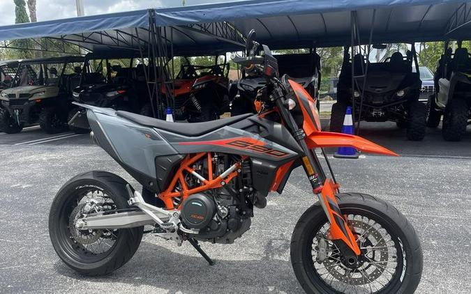 2022 KTM 690 SMC R