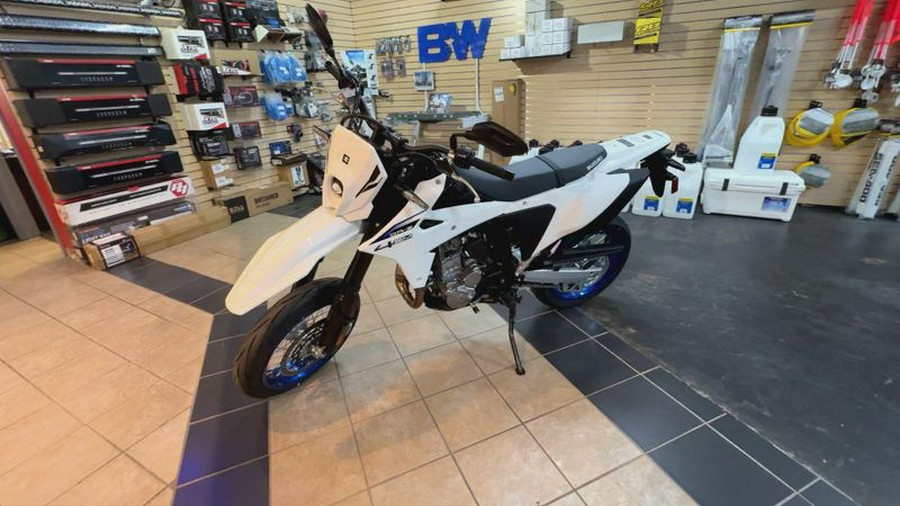 New 2025 Suzuki DR-Z 4SM Base