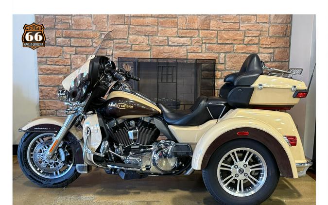2014 Harley-Davidson® Tri Glide® Ultra SAND PRL/C BRWN W/ PINSTRIP