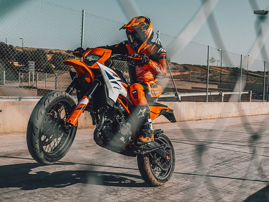2025 KTM 390 SMC R