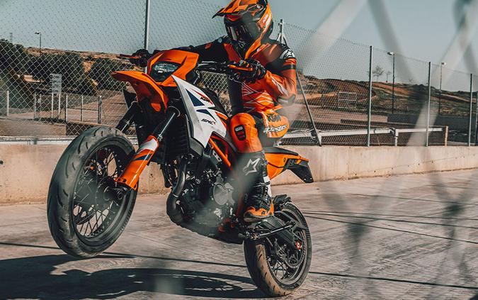 2025 KTM 390 SMC R