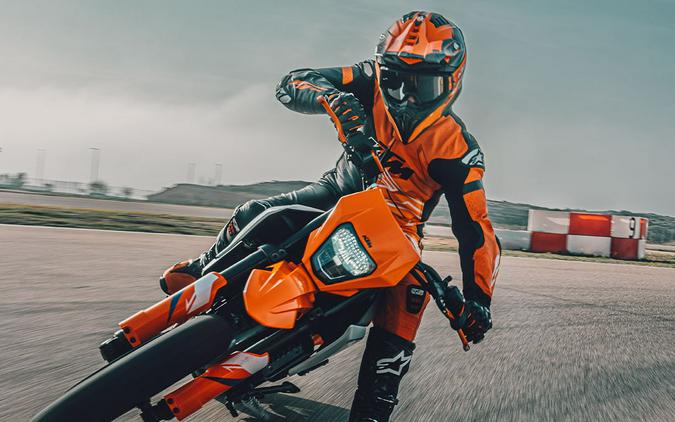 2025 KTM 390 SMC R