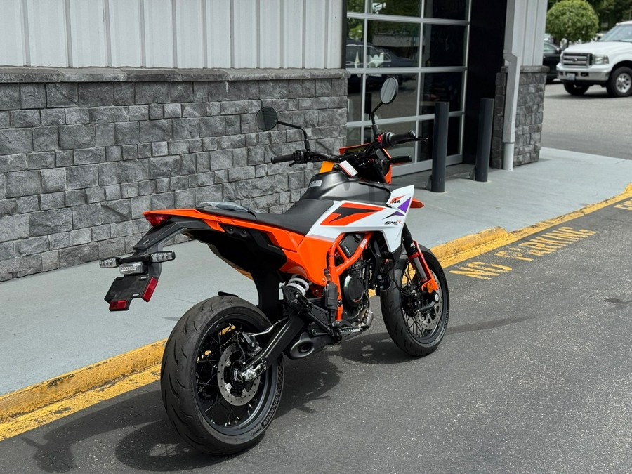 2025 KTM 390 SMC R