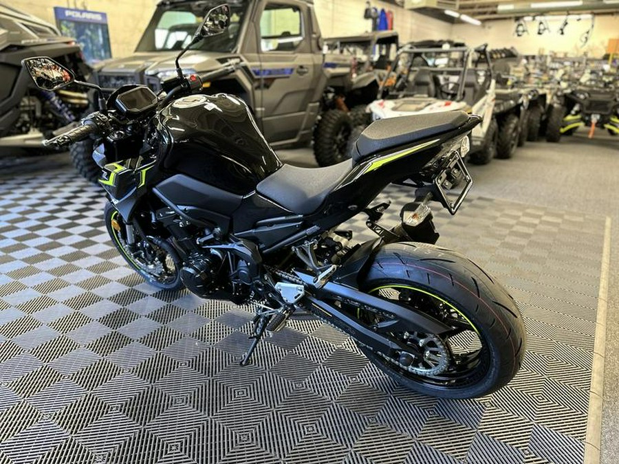 2024 Kawasaki Z900 ABS Metallic Spark Black/Metallic Matte Dark Gray