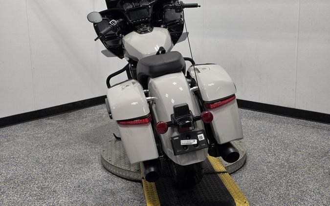2026 Indian Motorcycle Challenger Dark Horse 112 + PowerBand Audio Package