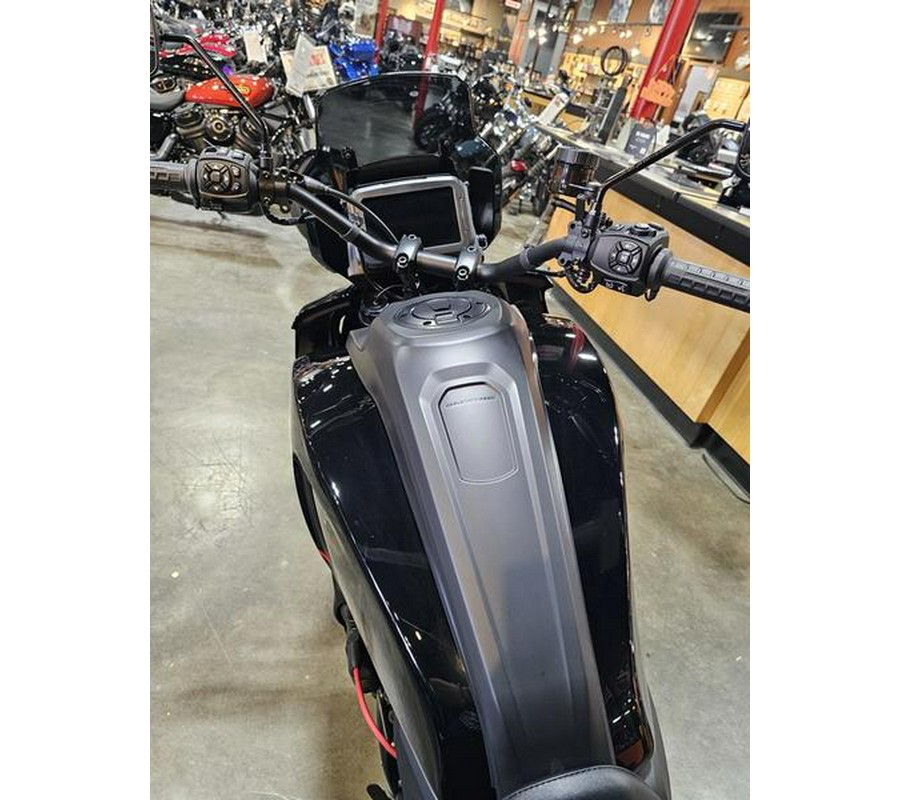 2025 Harley-Davidson® RA1250ST - Pan America® 1250 ST