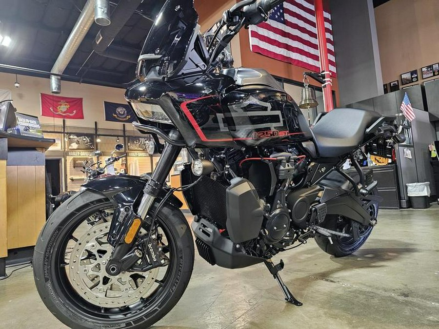 2025 Harley-Davidson® RA1250ST - Pan America® 1250 ST