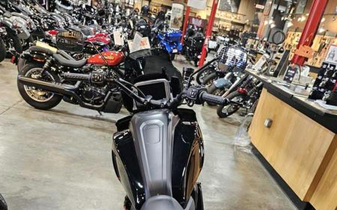 2025 Harley-Davidson® RA1250ST - Pan America® 1250 ST