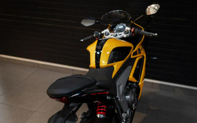 2026 Triumph Daytona 660 Cosmic Yellow / Sapphire Black