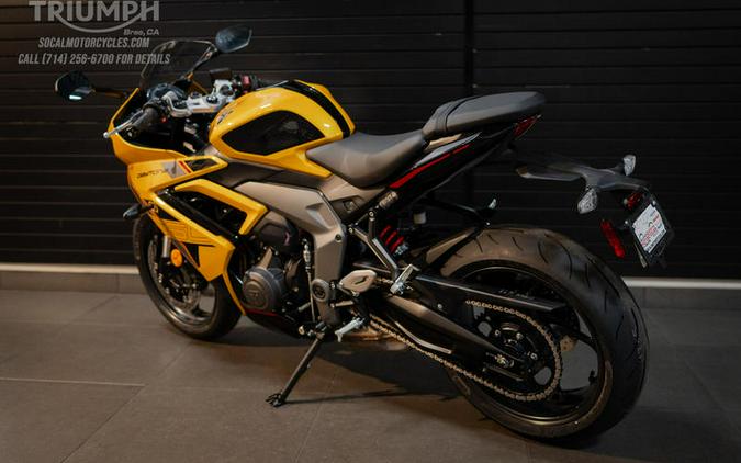 2026 Triumph Daytona 660 Cosmic Yellow / Sapphire Black