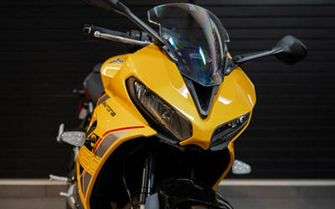 2026 Triumph Daytona 660 Cosmic Yellow / Sapphire Black