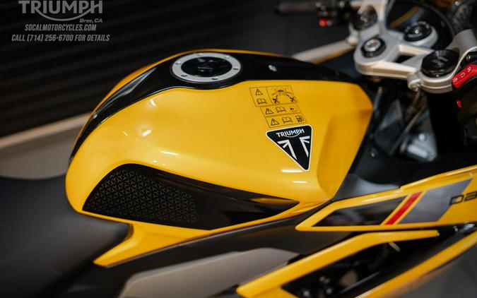 2026 Triumph Daytona 660 Cosmic Yellow / Sapphire Black