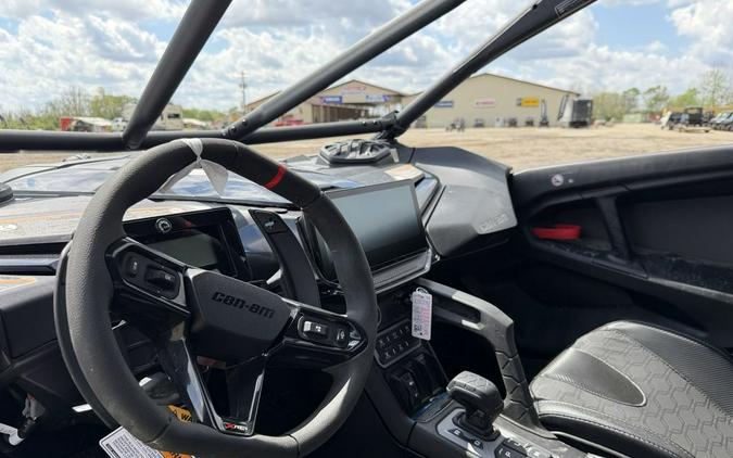 2026 Can-Am Maverick R X rc