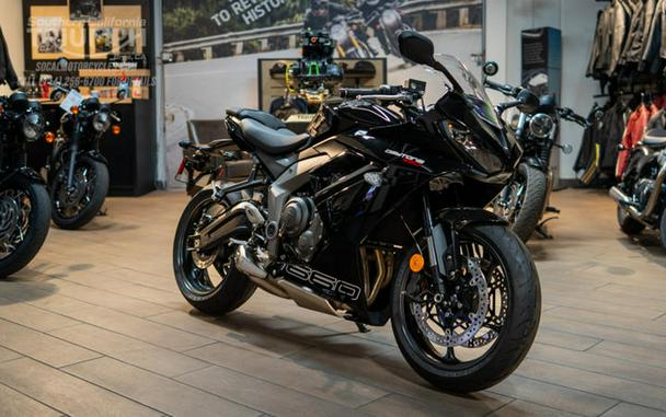 2026 Triumph Daytona 660 Sapphire Black